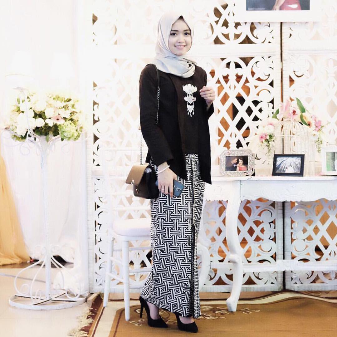  Model  Kebaya Brokat Muslim Modern Cantik