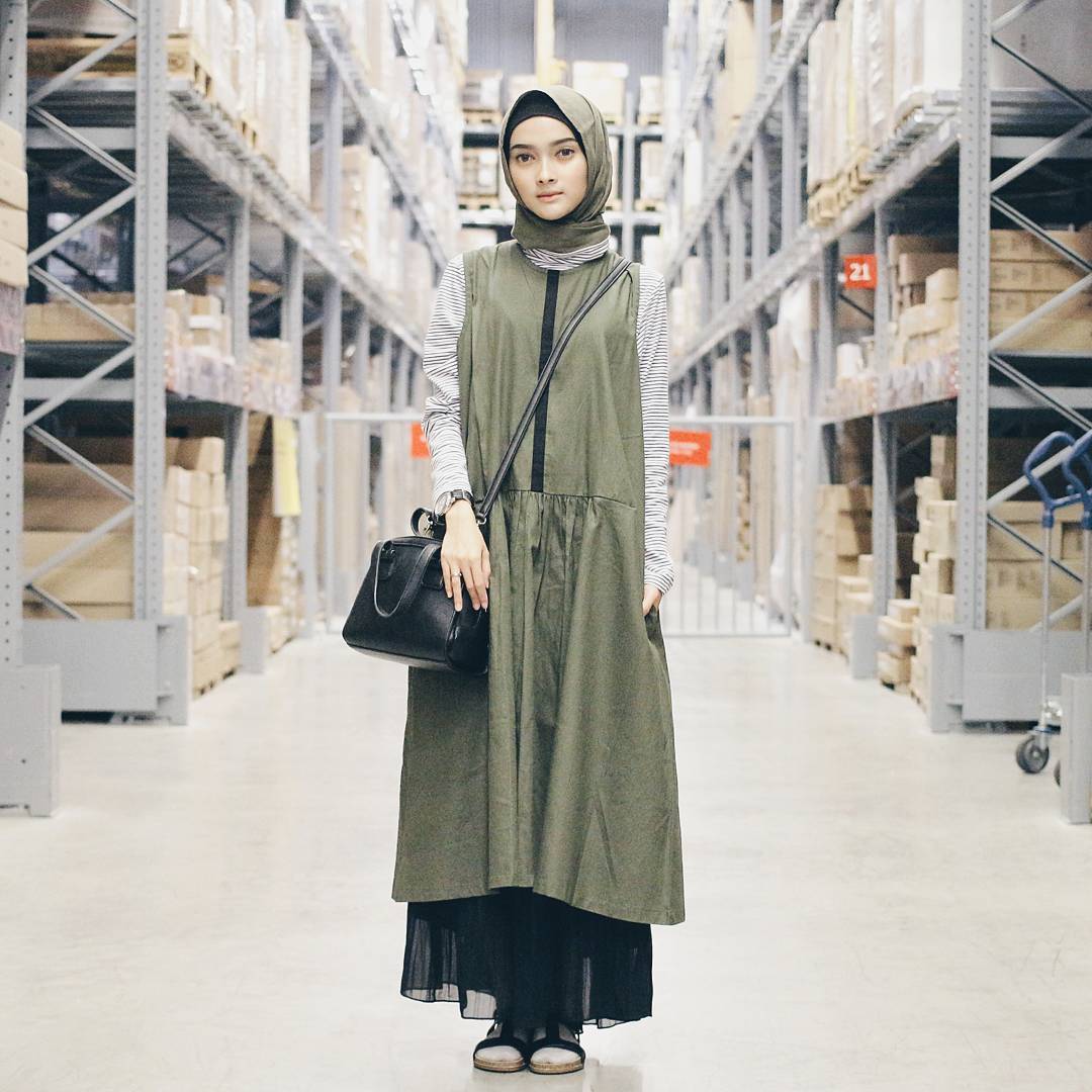 Tetap Syar i dalam Balutan Hijab  Selendang yang Modern